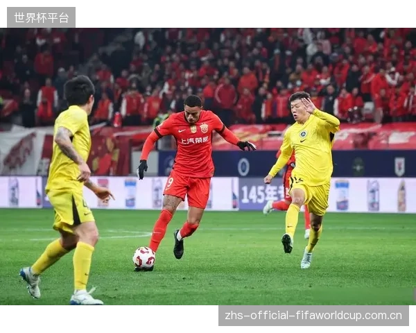 中超五月最佳球员凭借其在进攻端的卓越表现和防守端的积极贡献当选,其高位压迫成为球队二次进攻的有效发起点。 中超五月最佳球员凭借其在进攻端的卓越表现和防守端的积极贡献当选,其高位压迫成为球队二次进攻的有效发起点。